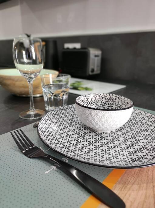 Cocon De Charline - Charme Et Elegance Dans Le Centre Apartment Montauban Ngoại thất bức ảnh