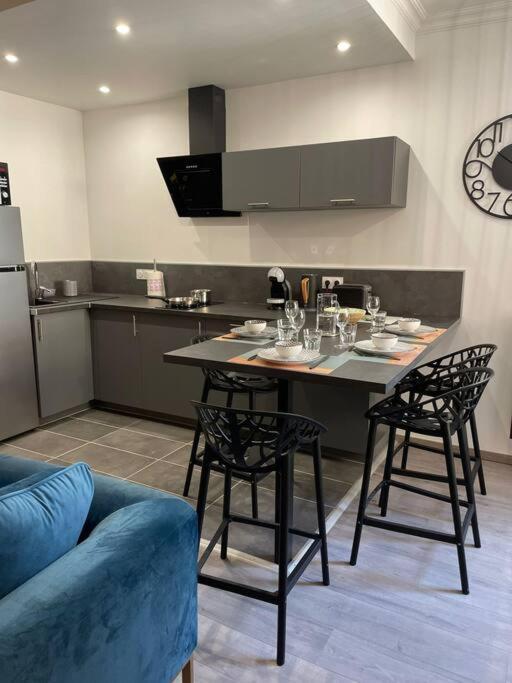 Cocon De Charline - Charme Et Elegance Dans Le Centre Apartment Montauban Ngoại thất bức ảnh